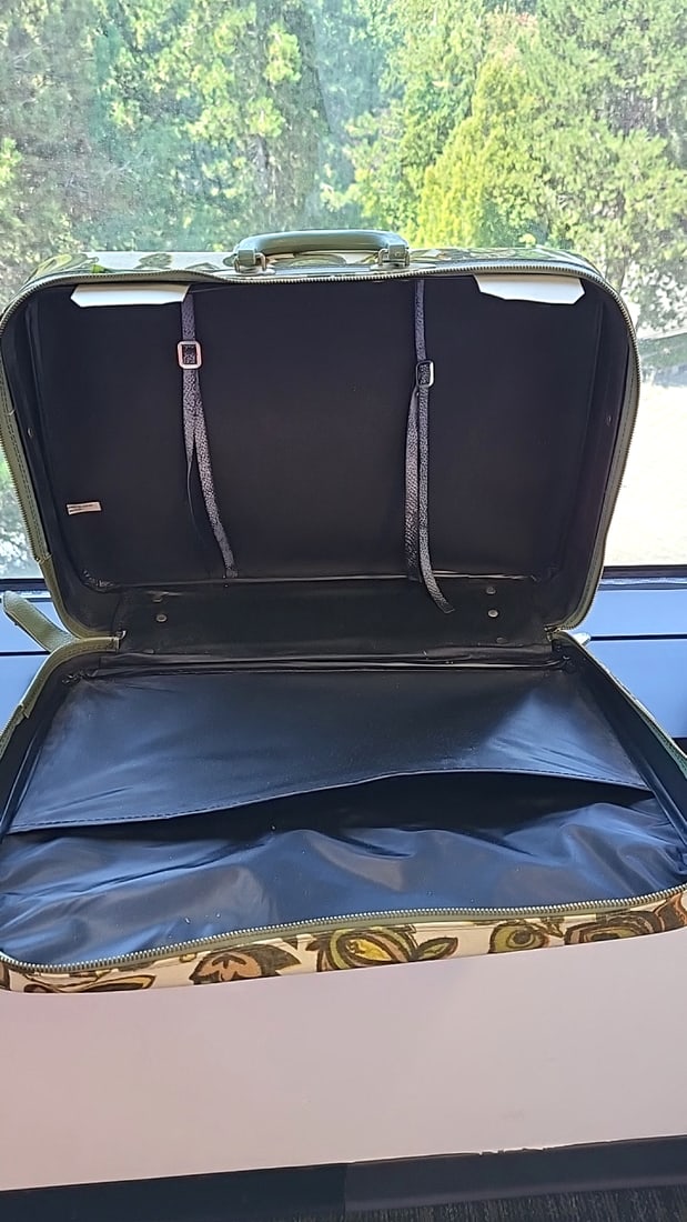 Floral Paisley Hard Shell Train Case Suitcase With Green Trim And Top Handle - 10