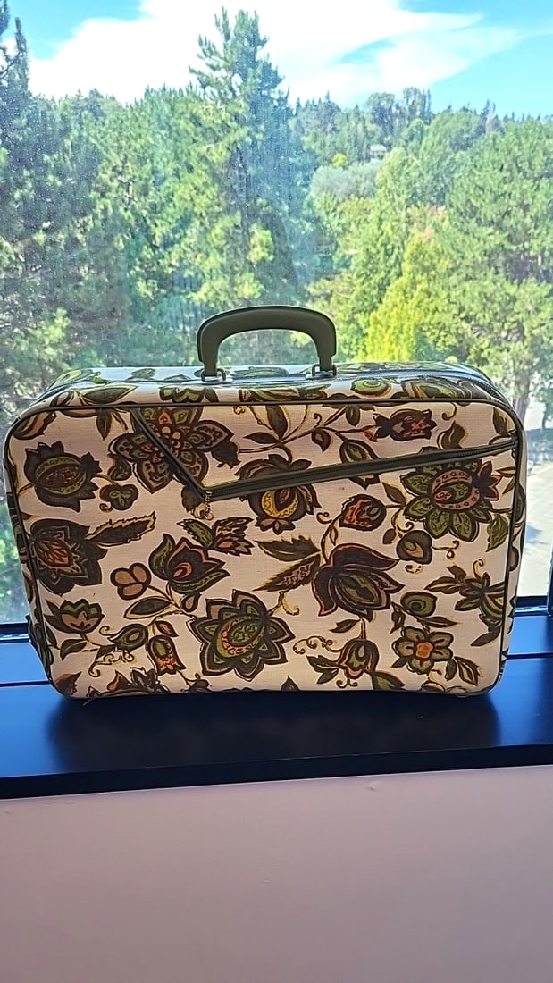 Floral Paisley Hard Shell Train Case Suitcase With Green Trim And Top Handle - 3