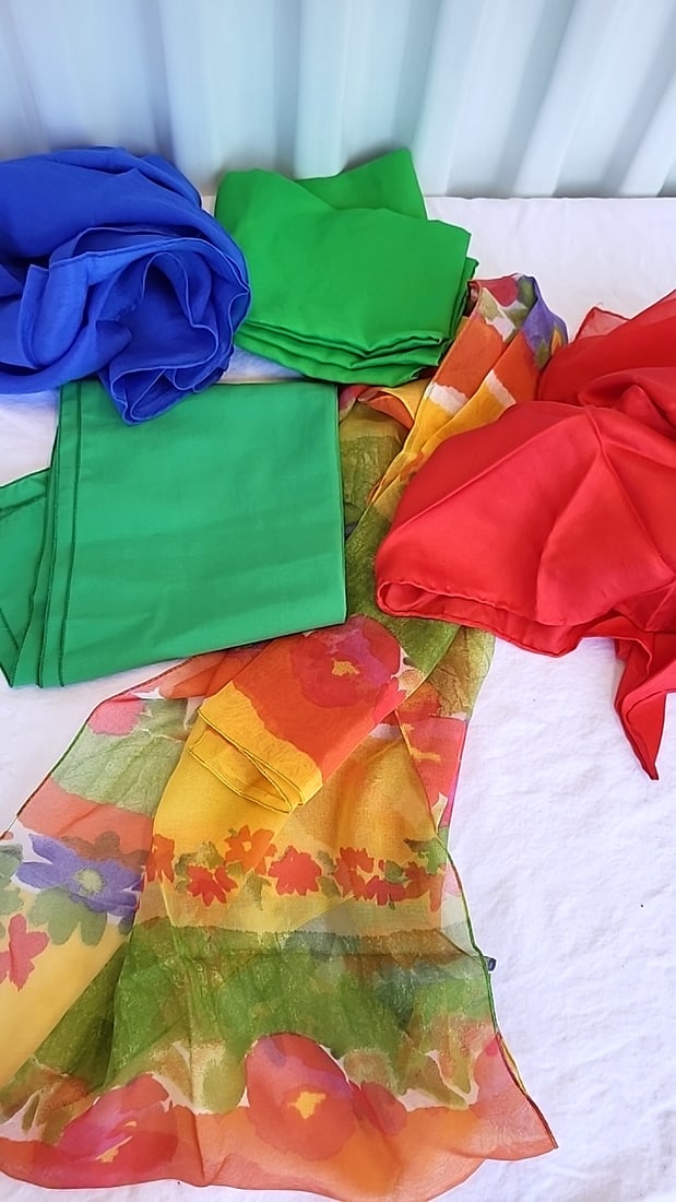 5 Assorted Colorful Scarves Fabric Lot Blue Green Red Floral Print: May have small stains and moth nibbles 4 x 4 x 3 1 lb Low Estimate: 5.00 High Estimate: 20.00