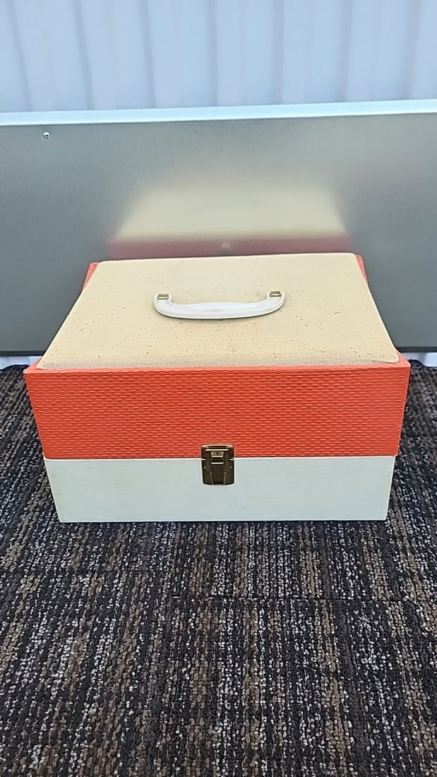 Sylvania Model 45p14 Four Speed Stereo Dual Speaker Portable Record Player: Arm needs repair. Groovy case. 16 x 7. 5 x 13 8 lb Low Estimate: 35.00 High Estimate: 150.00