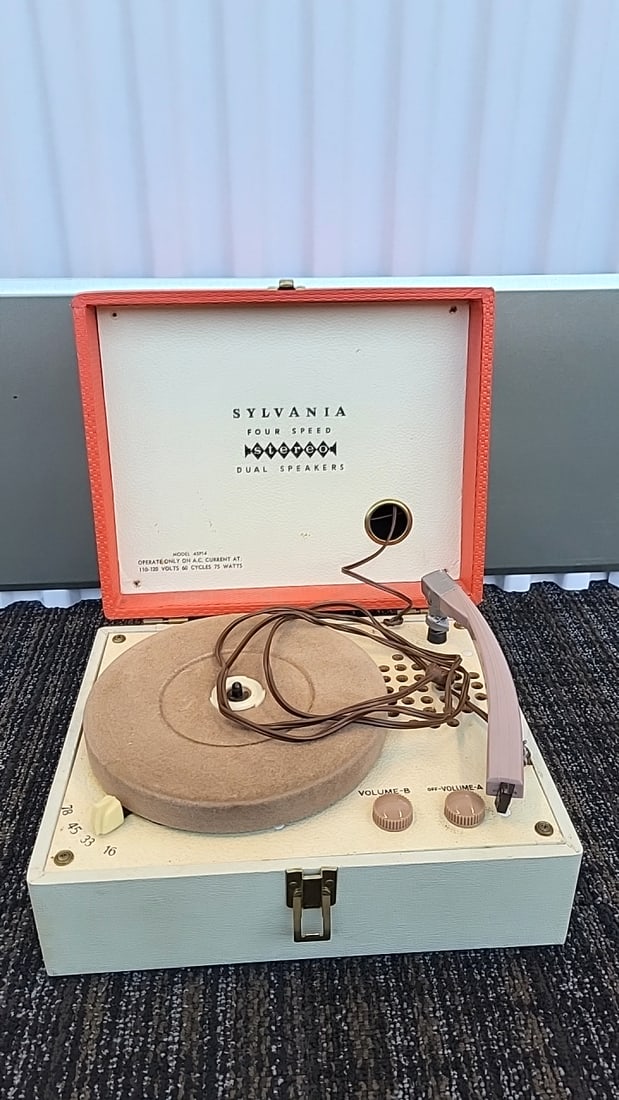 Sylvania Model 45p14 Four Speed Stereo Dual Speaker Portable Record Player - 2