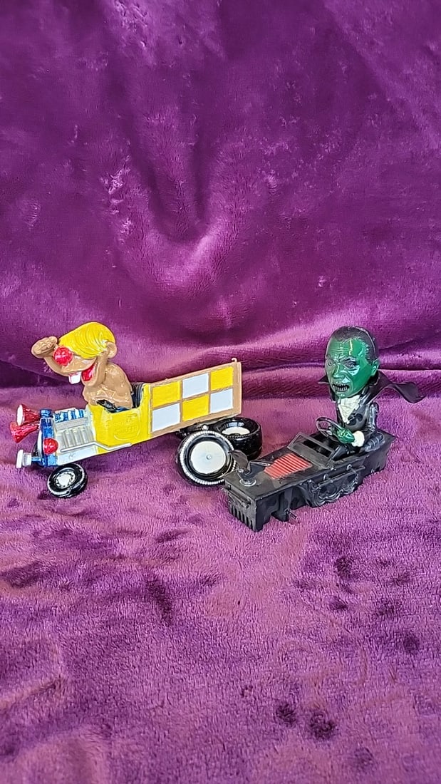 Snooper Surfer Plastic Model Car With Vampire Dragster And Loose Wheels Lot As Is: 10x7x6 1lb Low Estimate: 15.00 High Estimate: 85.00