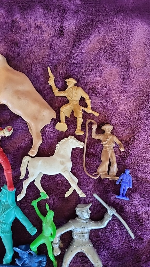 Plastic Western Cowboy, Horse & Wagon Toy Figure Lot - 4