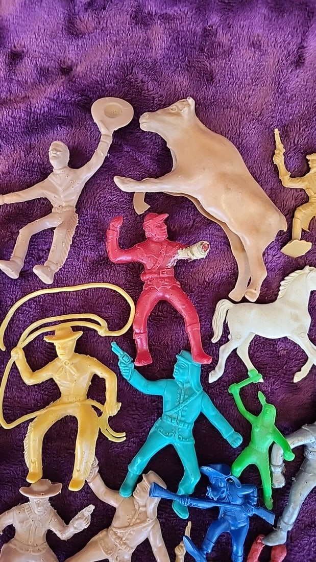 Plastic Western Cowboy, Horse & Wagon Toy Figure Lot - 5