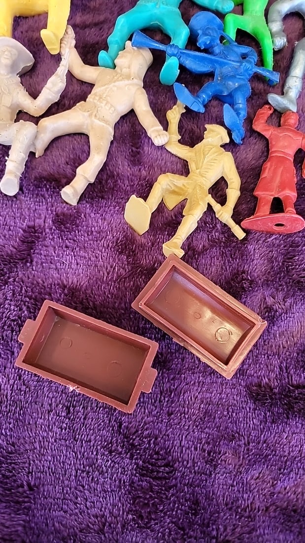 Plastic Western Cowboy, Horse & Wagon Toy Figure Lot - 8
