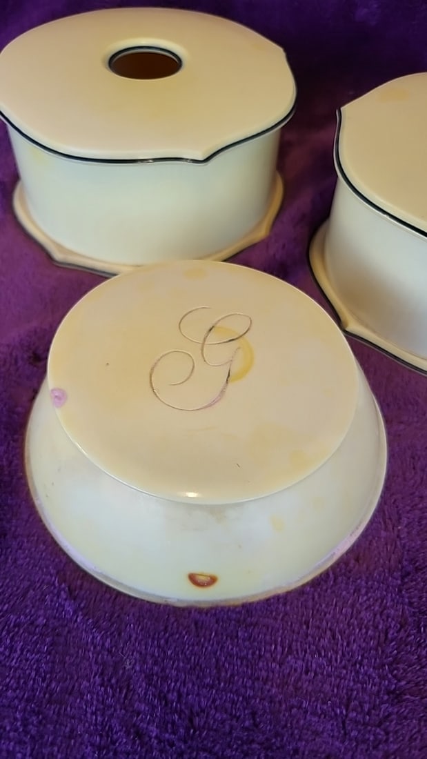 Cream Plastic Vanity Dresser Set With Powder Jar, Hair Receiver & Covered Box - 2
