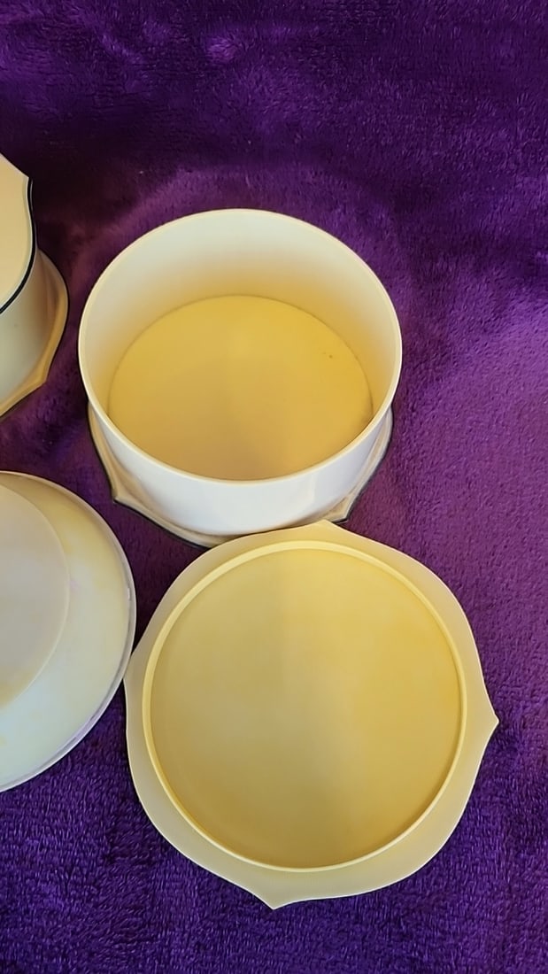 Cream Plastic Vanity Dresser Set With Powder Jar, Hair Receiver & Covered Box - 3