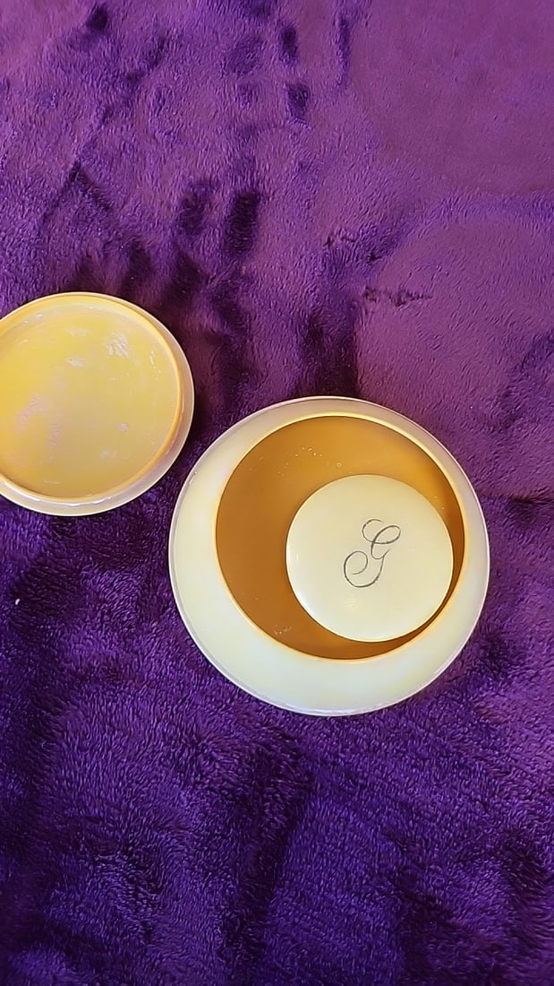 Cream Plastic Vanity Dresser Set With Powder Jar, Hair Receiver & Covered Box - 6