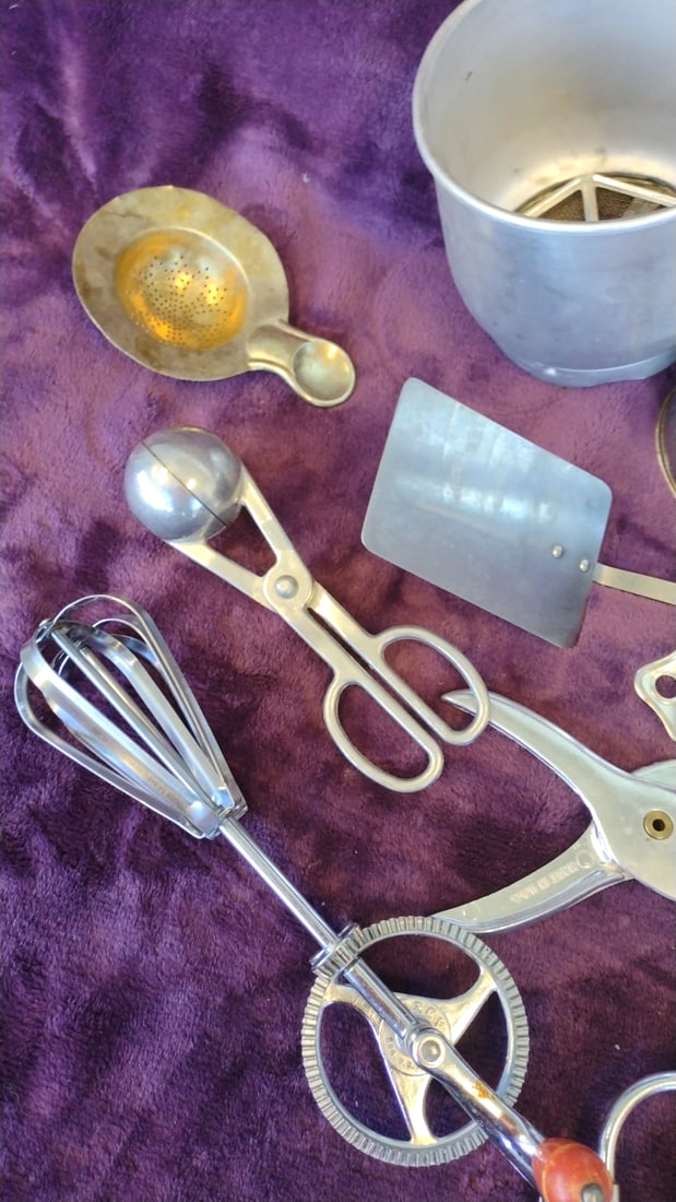 Kitchen Utensil Lot: Old Colony Collection Strainers, Flour Sifters, Hand Mixer, Grater - 7