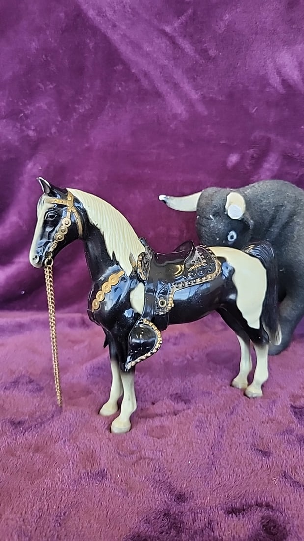 Lot Of 3 Animal Figurines Black Saddled Horse, White Prancing Horse, Gray Bison Piggy Bank - 2
