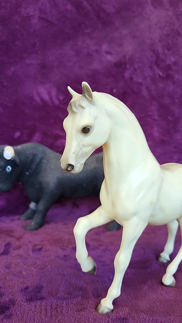 Lot Of 3 Animal Figurines Black Saddled Horse, White Prancing Horse, Gray Bison Piggy Bank - 5