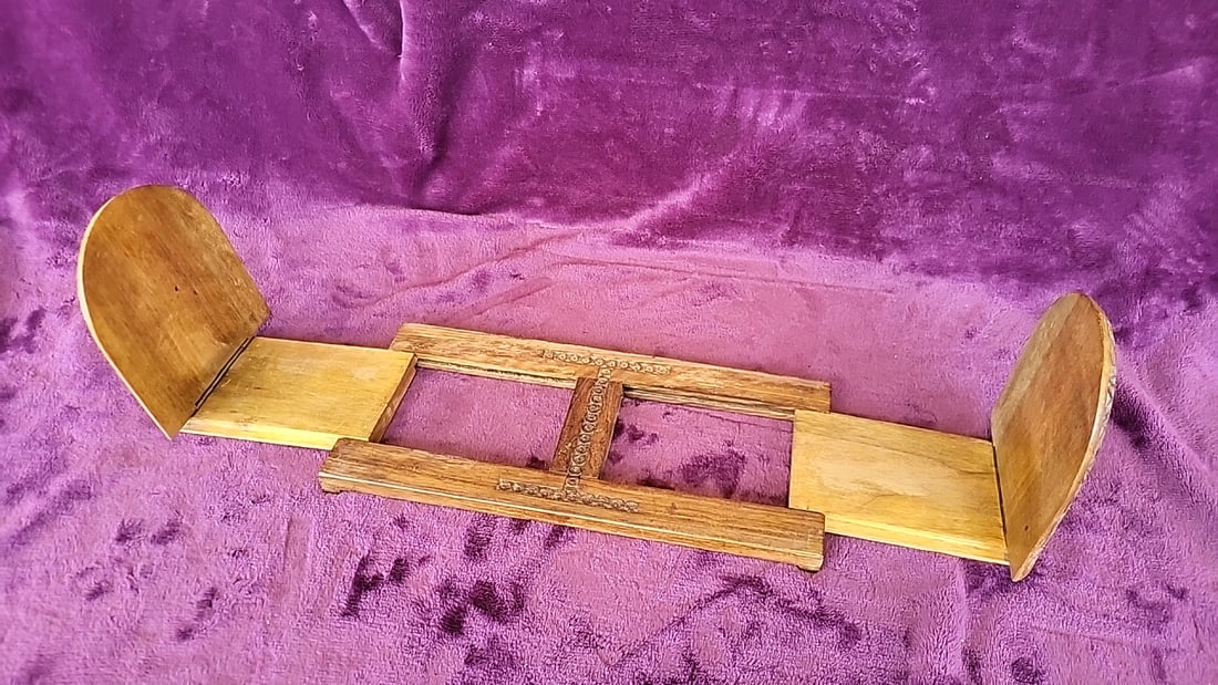 Carved Wood Expandable Book Slide Rack With Floral Leaf Panels, Signed Wm. A. Hamilton - 4