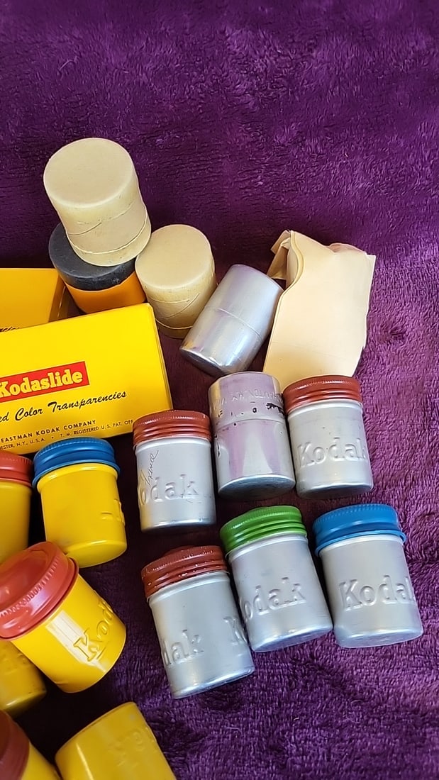 Lot Of Kodak Ektachrome Daylight Type, Kodaslide Film Canistersboxes, Tin Film Canisters, Negatives - 3