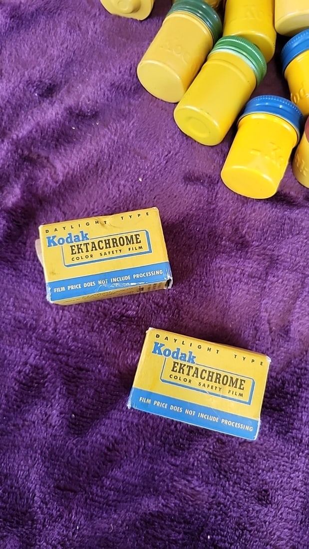 Lot Of Kodak Ektachrome Daylight Type, Kodaslide Film Canistersboxes, Tin Film Canisters, Negatives - 4