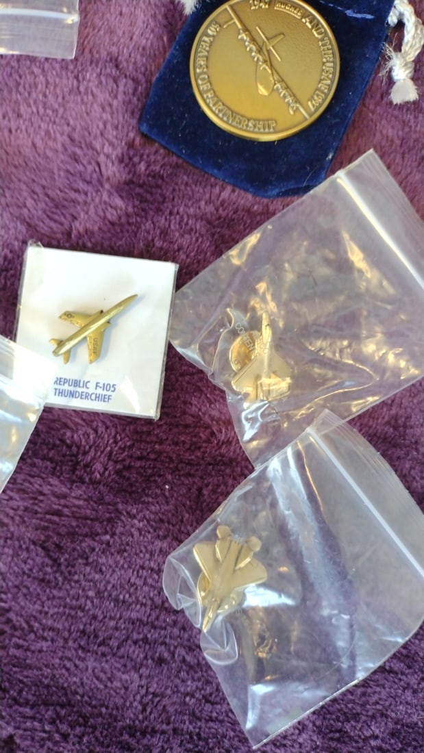 Usaf 50 Years Of Airpower 1947-1997 Challenge Coins Aircraft Lapel Pins Lot Incl F-105 Thunderchief - 3