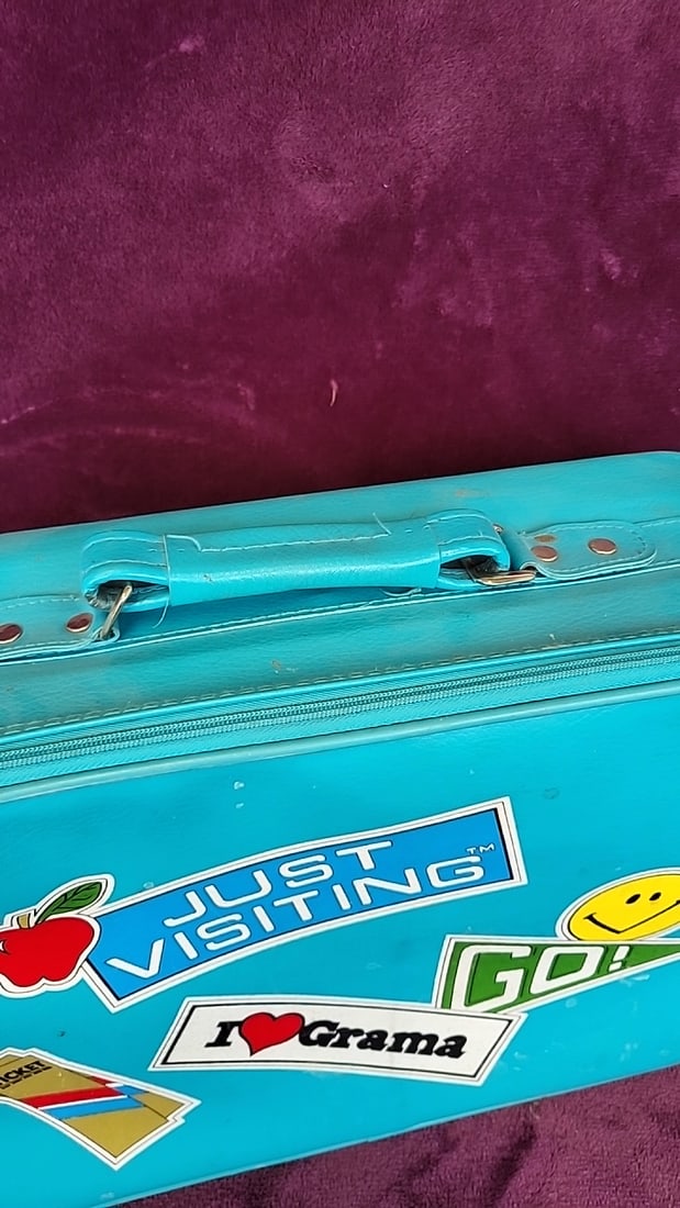 Turquoise Vinyl Kids Travel Suitcase With Just Visiting And I Love Grama Sticker Print As Is - 4