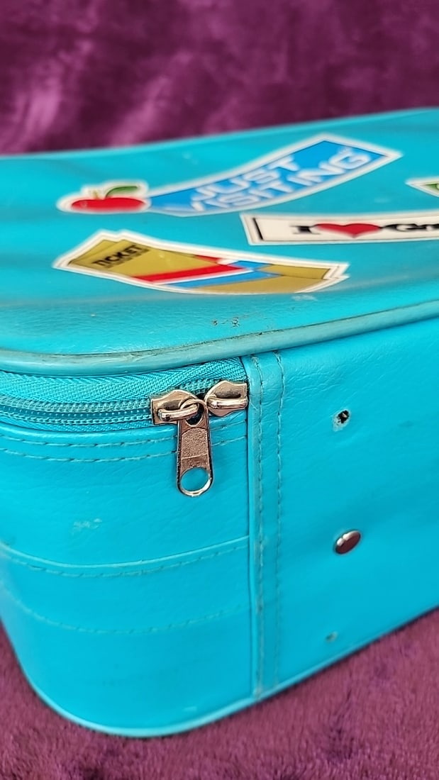Turquoise Vinyl Kids Travel Suitcase With Just Visiting And I Love Grama Sticker Print As Is - 5