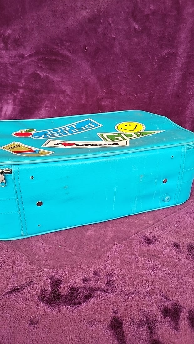 Turquoise Vinyl Kids Travel Suitcase With Just Visiting And I Love Grama Sticker Print As Is - 6
