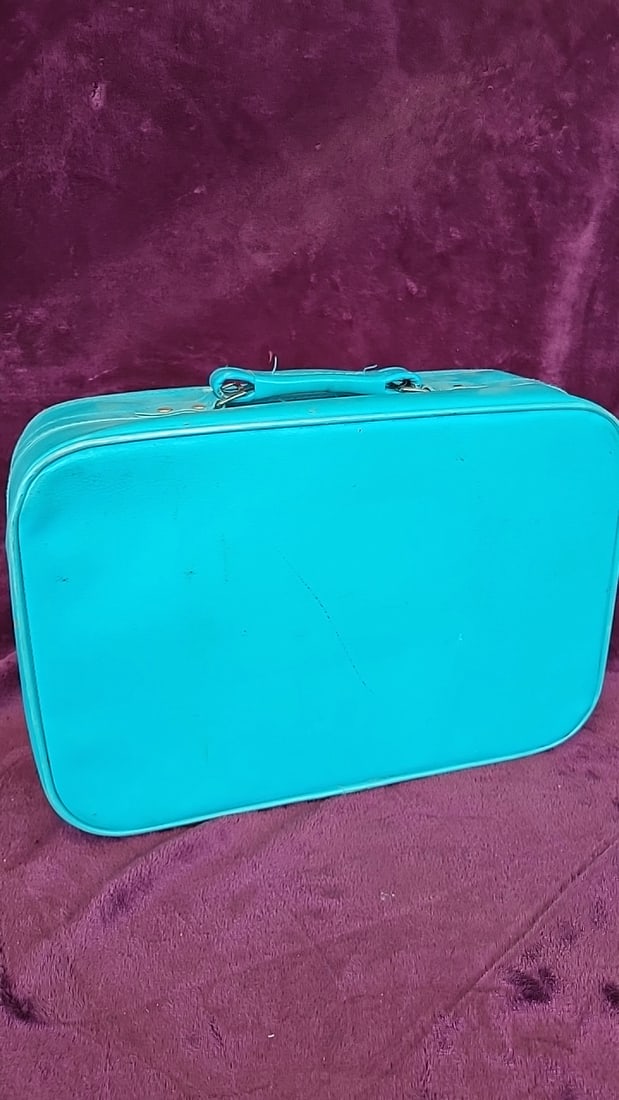 Turquoise Vinyl Kids Travel Suitcase With Just Visiting And I Love Grama Sticker Print As Is - 7