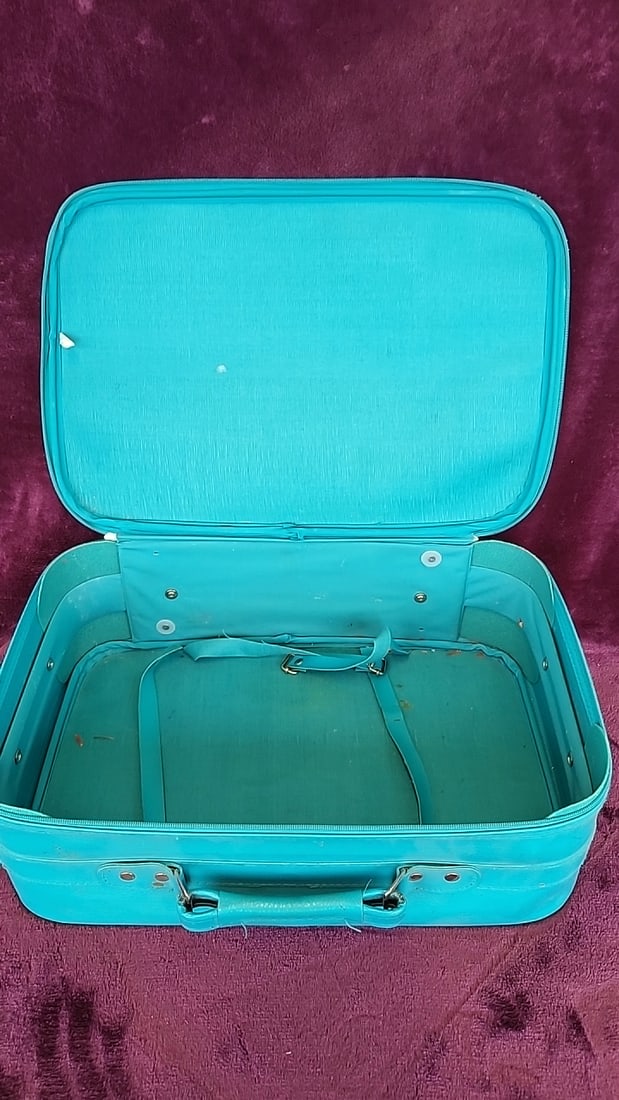 Turquoise Vinyl Kids Travel Suitcase With Just Visiting And I Love Grama Sticker Print As Is - 8
