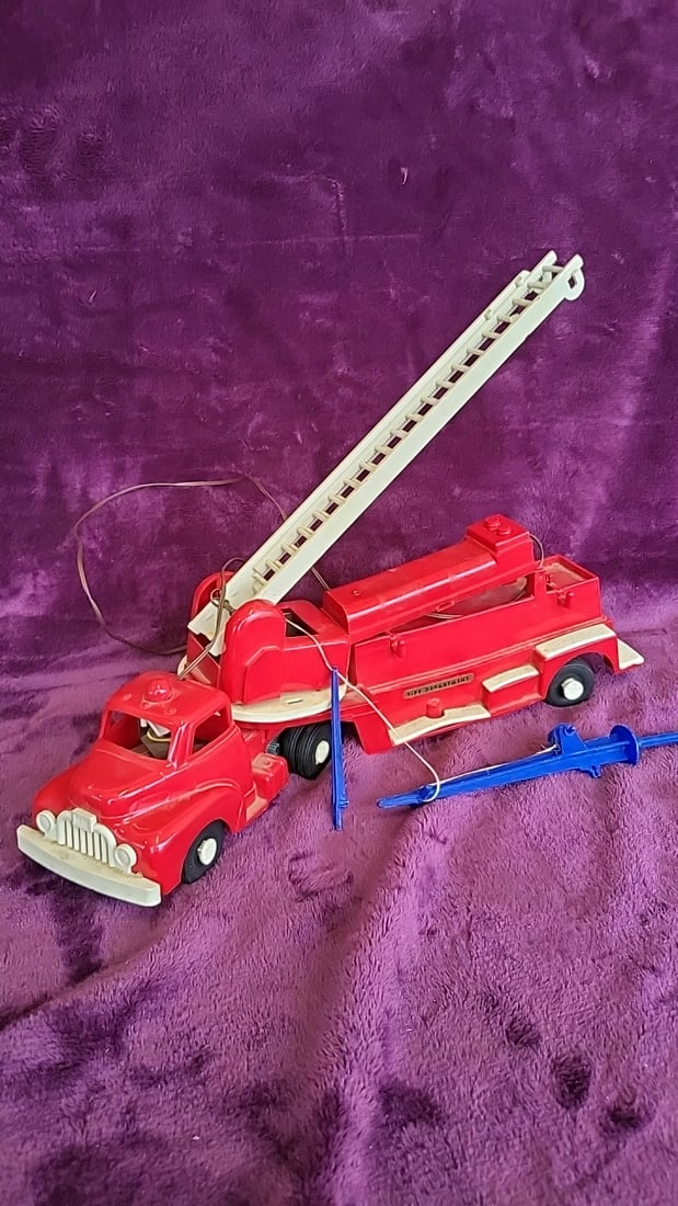 Gmp Fire Department Red Plastic Aerial Ladder Truck Toy With Outriggers - 2
