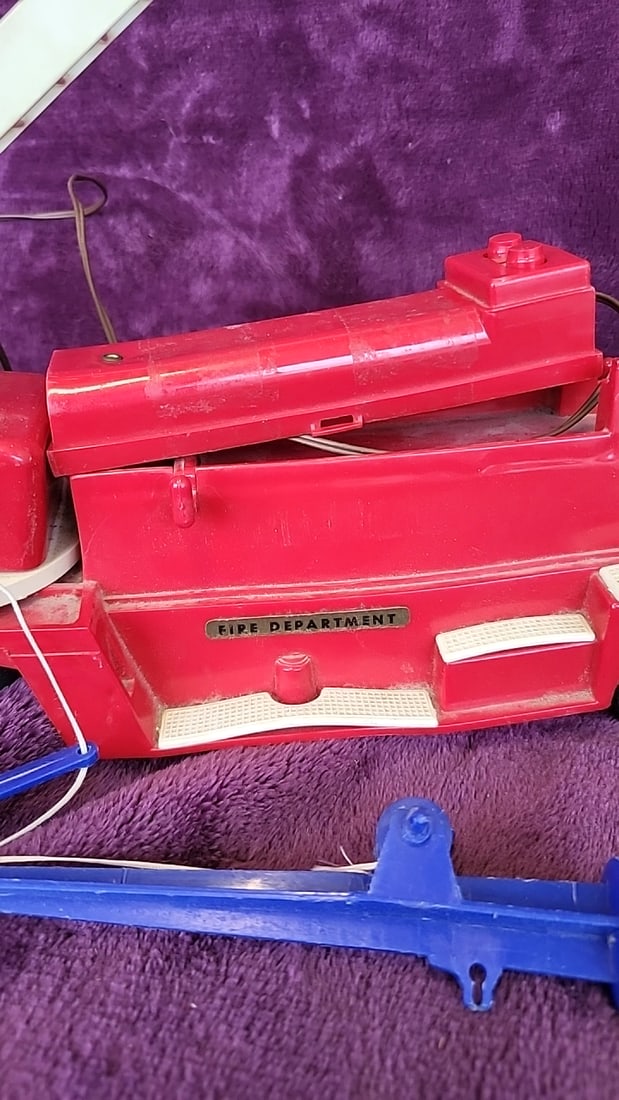 Gmp Fire Department Red Plastic Aerial Ladder Truck Toy With Outriggers - 4
