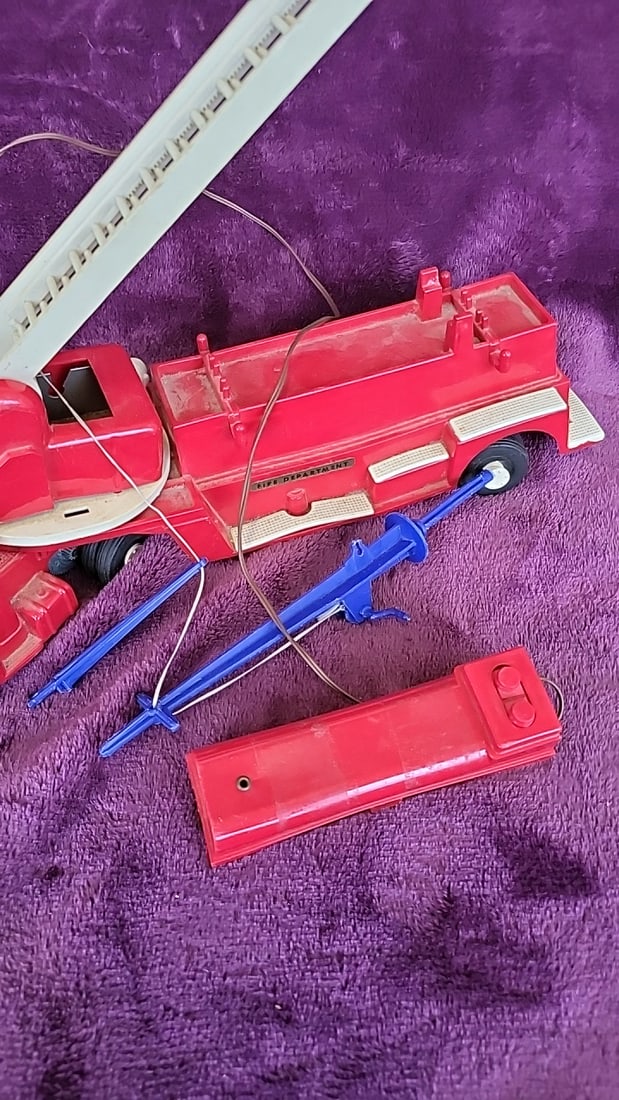 Gmp Fire Department Red Plastic Aerial Ladder Truck Toy With Outriggers - 5