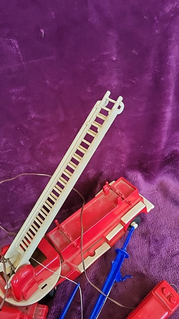 Gmp Fire Department Red Plastic Aerial Ladder Truck Toy With Outriggers - 6
