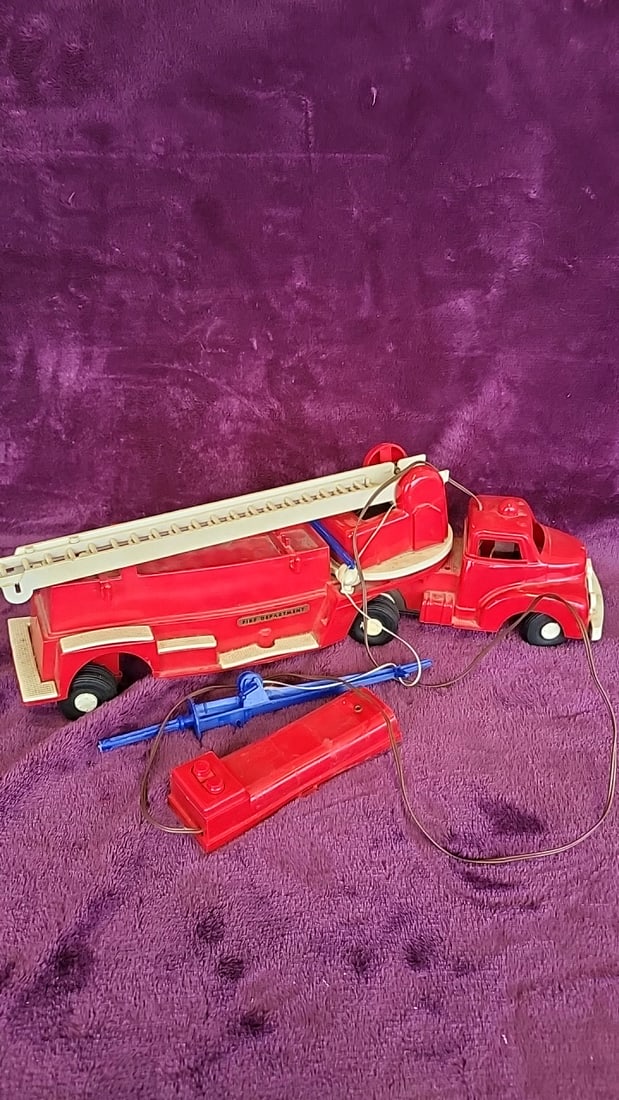 Gmp Fire Department Red Plastic Aerial Ladder Truck Toy With Outriggers - 7
