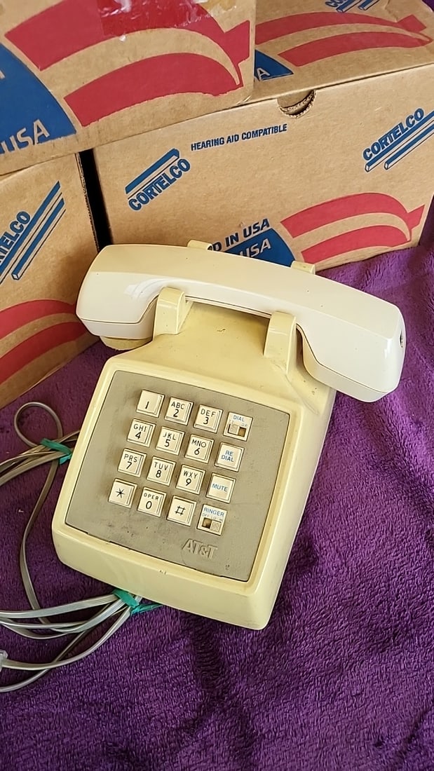 Lot Of 3 Att Traditional 100 Ivory Corded Push-button Desk Telephones - 2