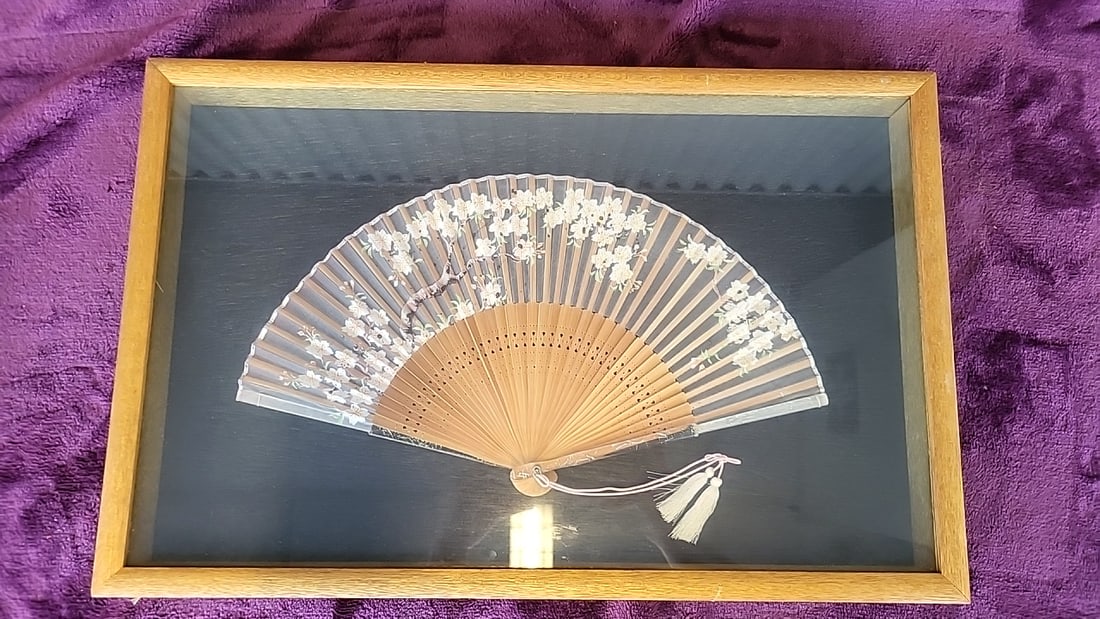 Art Lot Of 2 Framed Floral Bamboo Folding Hand Fan In Gold-tone Shadow Box And Script - 2