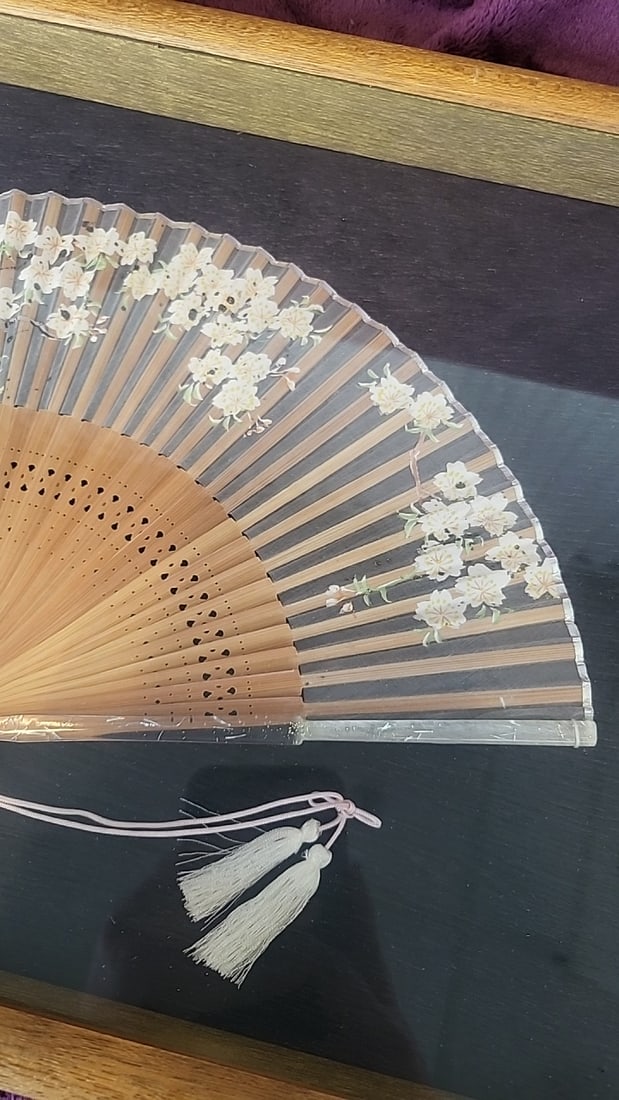 Art Lot Of 2 Framed Floral Bamboo Folding Hand Fan In Gold-tone Shadow Box And Script - 4