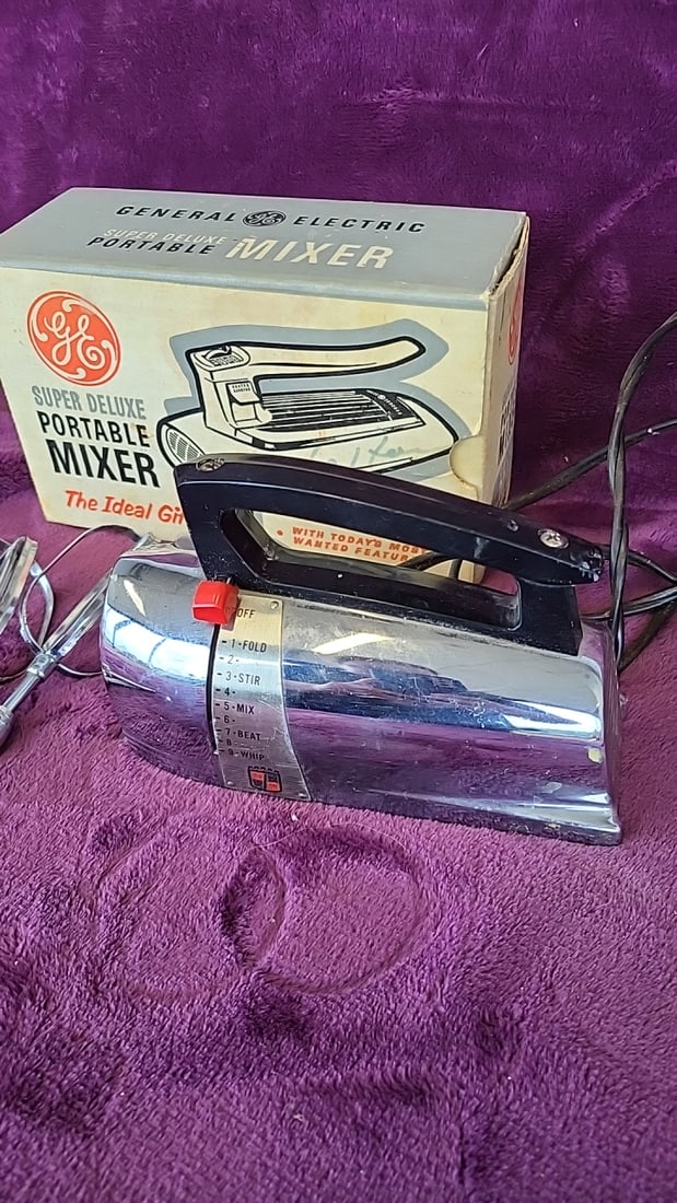 General Electric Super Deluxe Portable Chrome Hand Mixer With Beaters & Box - 2