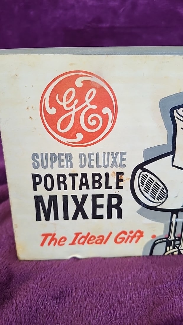 General Electric Super Deluxe Portable Chrome Hand Mixer With Beaters & Box - 6