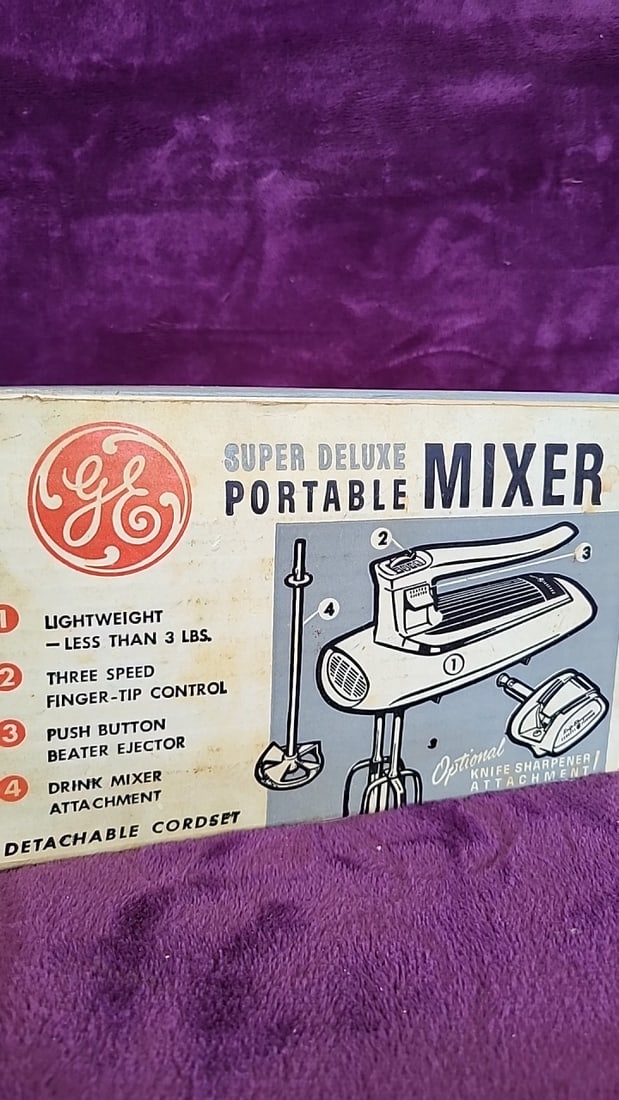 General Electric Super Deluxe Portable Chrome Hand Mixer With Beaters & Box - 7