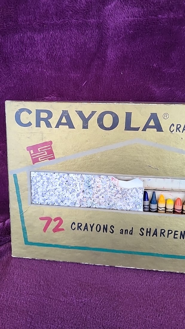 Crayola 72 Crayons With Sharpener Book Of Crayon Projects Binney Smith Incomplete - 2
