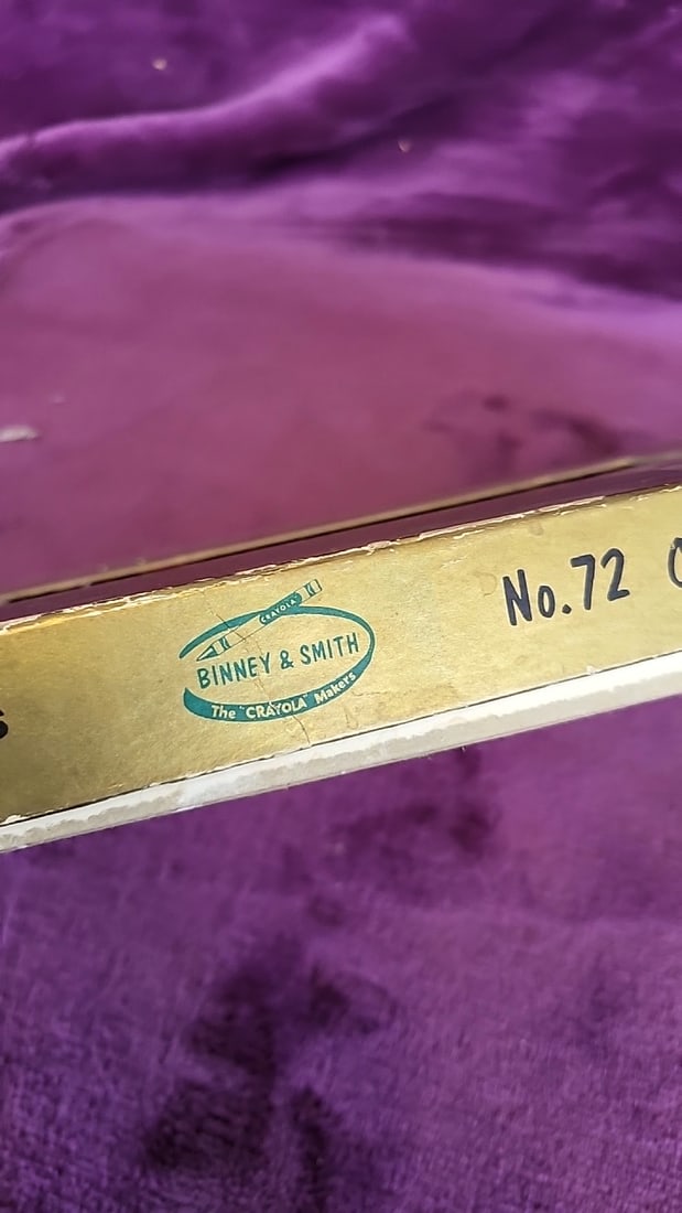Crayola 72 Crayons With Sharpener Book Of Crayon Projects Binney Smith Incomplete - 4
