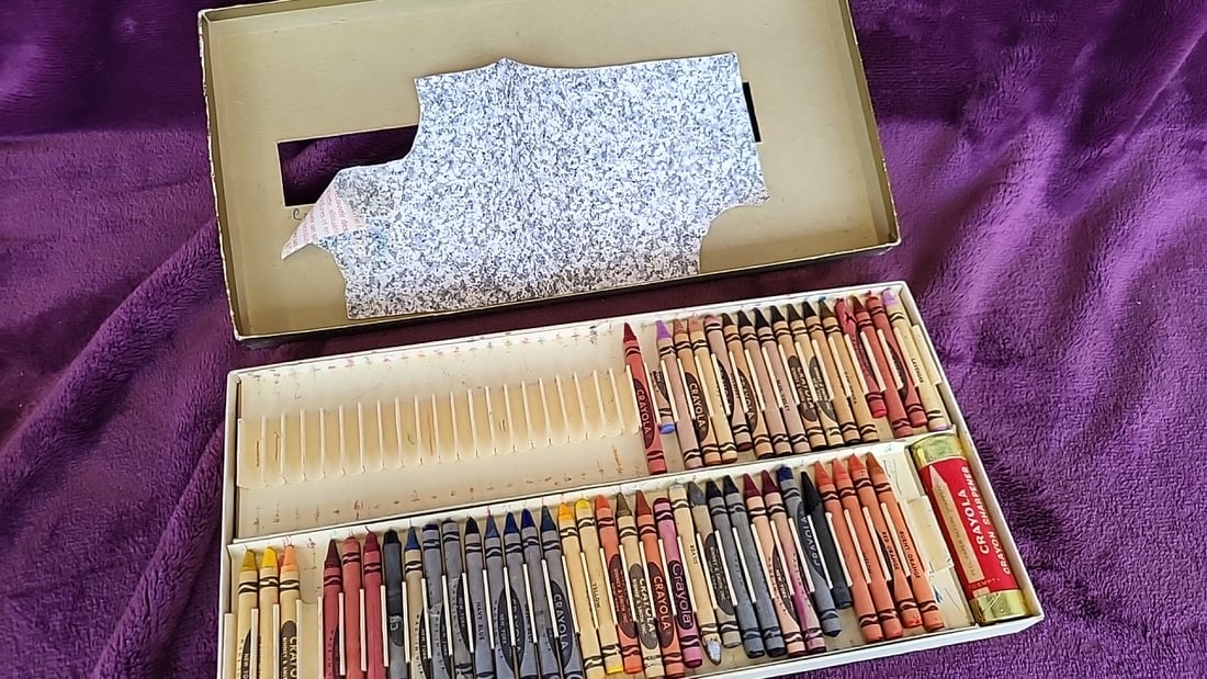Crayola 72 Crayons With Sharpener Book Of Crayon Projects Binney Smith Incomplete - 5