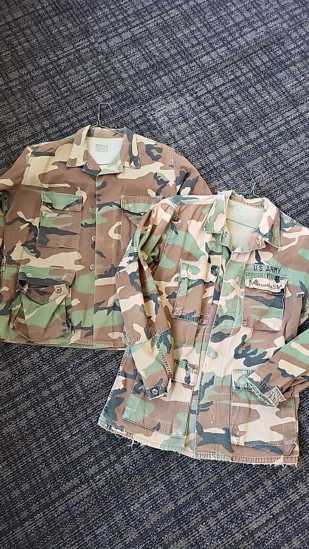 Lot Of 2 U.S. Army Woodland Camouflage Bdu Hot Weather Coats Medium Long: 22x31 2lb Low Estimate: 18.00 High Estimate: 55.00