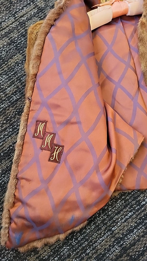 Elders Dayton Brown Fur Capelet Stole Jacket Monogrammed Satin Lining As Is - 3