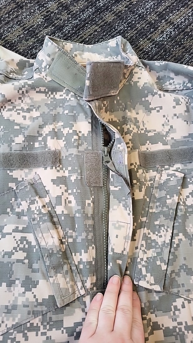 Lot Of 2 U.S. Military Acu Digital Camo Coat Medium Long 3-color Desert Bdu Coat - 4