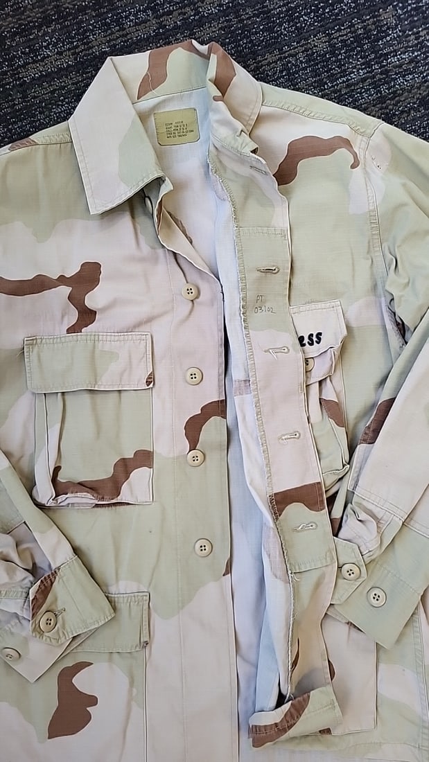 Lot Of 2 U.S. Military Acu Digital Camo Coat Medium Long 3-color Desert Bdu Coat - 9