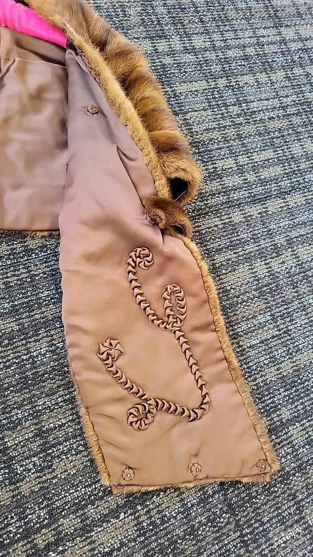 Saito Fur Tokyo Brown Mink Fur Stole Capelet Wrap With Satin Lining, Mary W. Hambelton Embroidery - 2