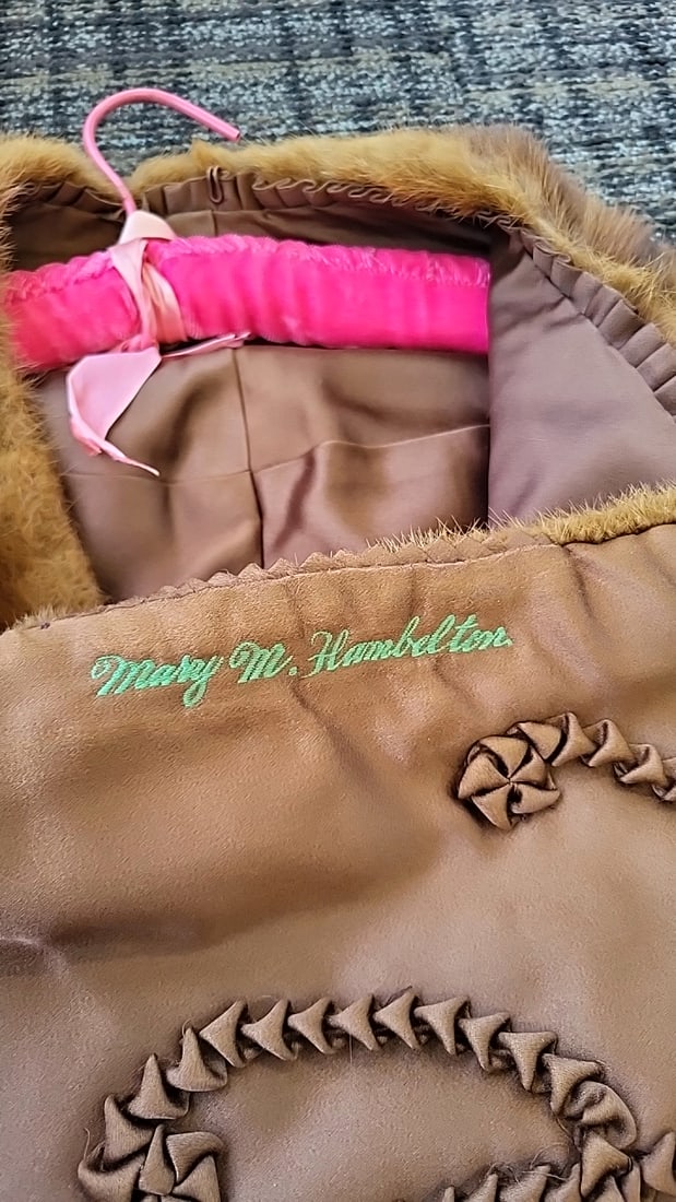 Saito Fur Tokyo Brown Mink Fur Stole Capelet Wrap With Satin Lining, Mary W. Hambelton Embroidery - 3