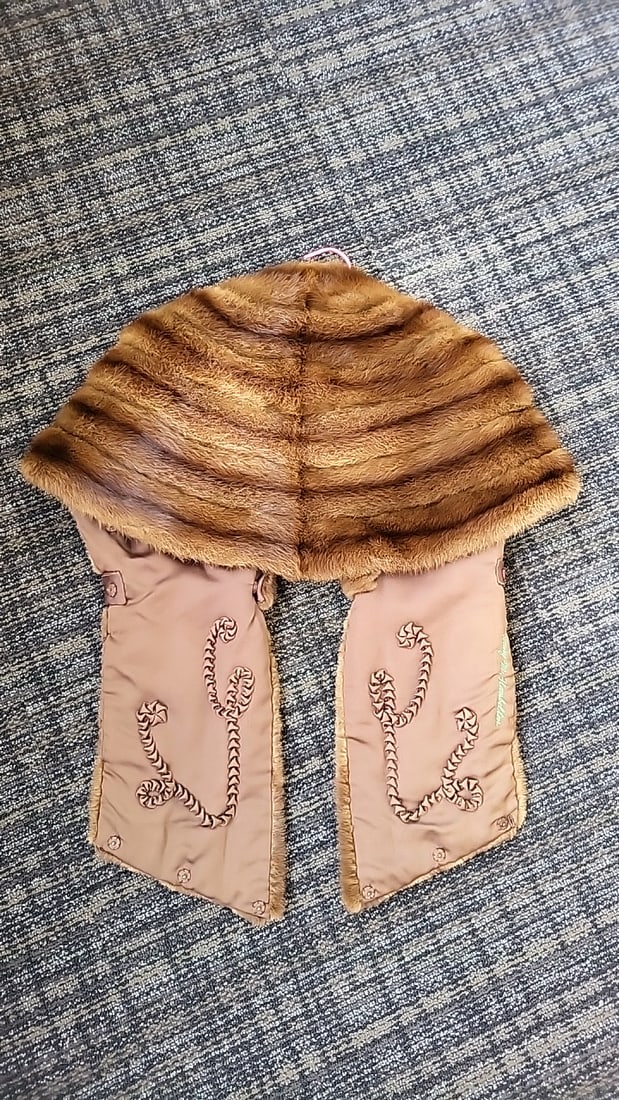 Saito Fur Tokyo Brown Mink Fur Stole Capelet Wrap With Satin Lining, Mary W. Hambelton Embroidery - 4