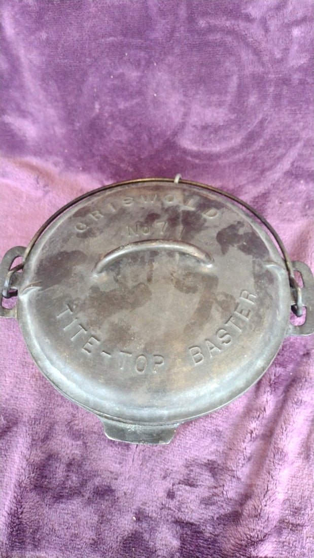 Griswold No. 7 Tite-top Baster Cast Iron Dutch Oven With Lid: 12. 5 x 6. 5 x 10. 5 12 lb Low Estimate: 125.00 High Estimate: 300.00