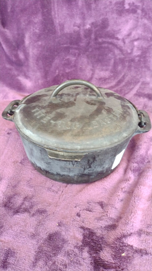Griswold No. 7 Tite-top Baster Cast Iron Dutch Oven With Lid - 2
