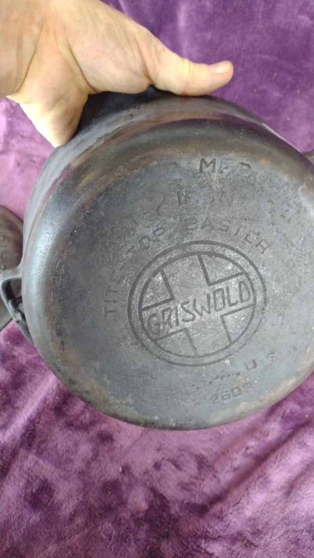 Griswold No. 7 Tite-top Baster Cast Iron Dutch Oven With Lid - 5