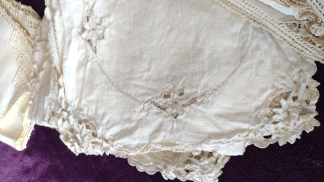 Madeira Portugal Linen Cotton Embroidered Napkin Lot With Lace Edges - 7