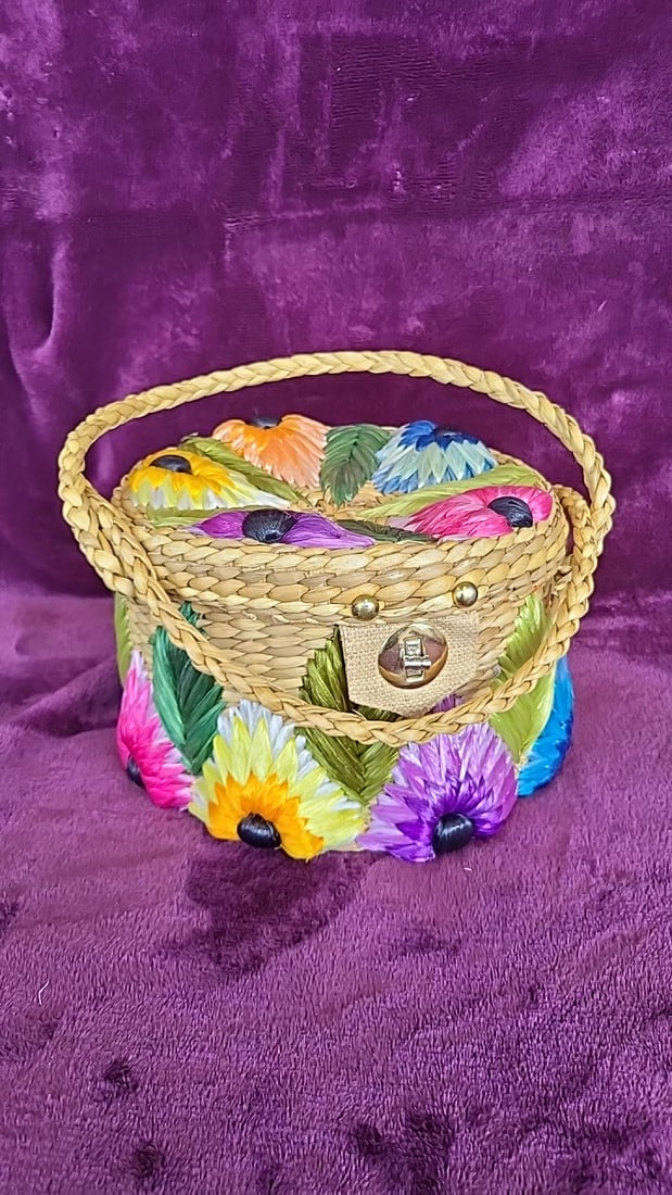 Mantessa Woven Straw Raffia Floral Basket Handbag With Braided Handle Gold-tone Clasp: 10x10x6 1lb Low Estimate: 12.00 High Estimate: 35.00